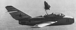 Срабатывание катапульты на МиГ-15